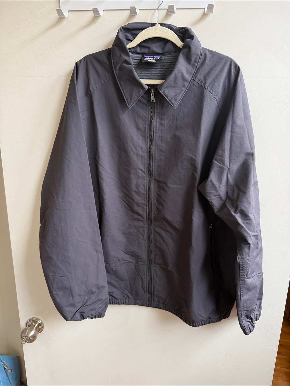 Patagonia men’s  black Full-Zip Windbreaker
